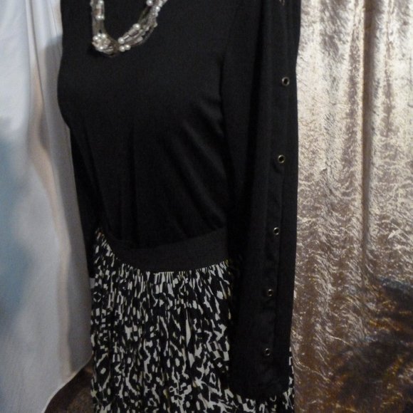 Gorgeous Black Elastic Sweater – French-Inspired Style (Petite Small) - Picture 4 of 6